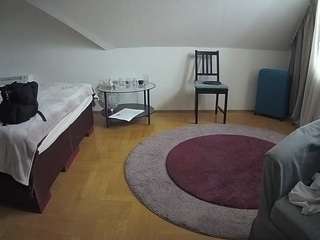 voyeurcam-julmodels-whitebed-6