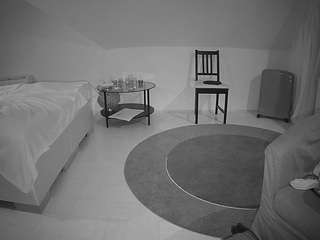 voyeurcam-julmodels-whitebed-6