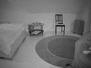 voyeurcam-julmodels-whitebed-6