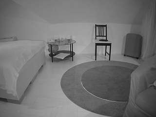 voyeurcam-julmodels-whitebed-6