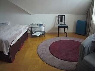 voyeurcam-julmodels-whitebed-6's CamSoda show and profile