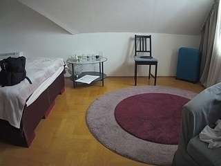voyeurcam-julmodels-whitebed-6