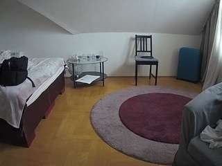 voyeurcam-julmodels-whitebed-6