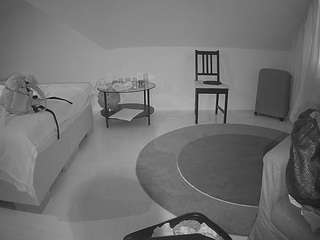 voyeurcam-julmodels-whitebed-6