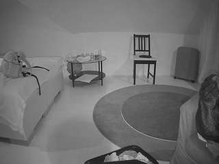 voyeurcam-julmodels-whitebed-6