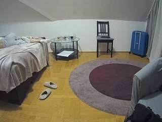 voyeurcam-julmodels-whitebed-6