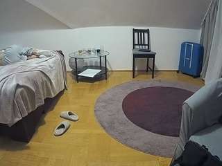 voyeurcam-julmodels-whitebed-6