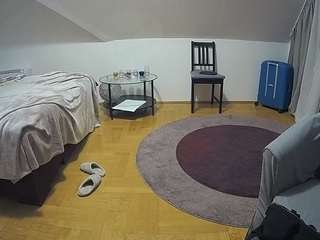 voyeurcam-julmodels-whitebed-6