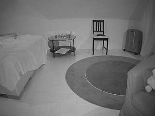 voyeurcam-julmodels-whitebed-6