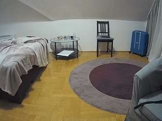voyeurcam-julmodels-whitebed-6