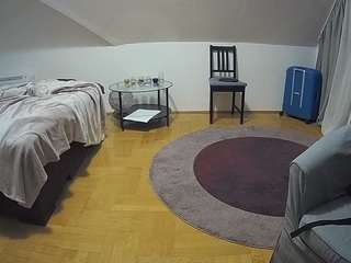 voyeurcam-julmodels-whitebed-6