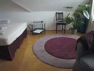 voyeurcam-julmodels-whitebed-6