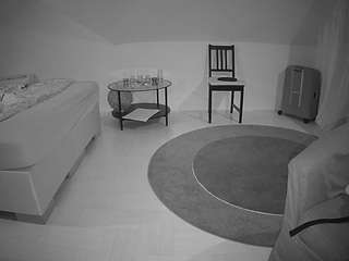 voyeurcam-julmodels-whitebed-6