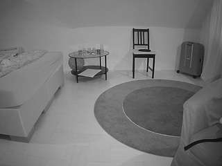 voyeurcam-julmodels-whitebed-6