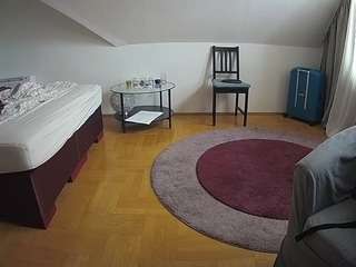 voyeurcam-julmodels-whitebed-6