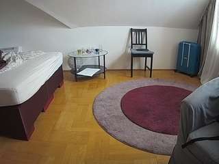 voyeurcam-julmodels-whitebed-6