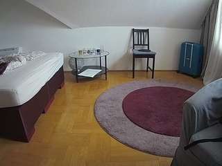 voyeurcam-julmodels-whitebed-6