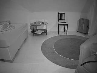 voyeurcam-julmodels-whitebed-6