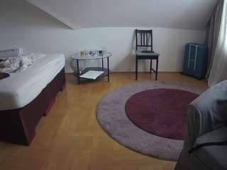 voyeurcam-julmodels-whitebed-6