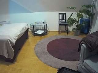 voyeurcam-julmodels-whitebed-6