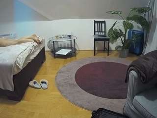 voyeurcam-julmodels-whitebed-6