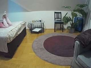 voyeurcam-julmodels-whitebed-6