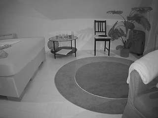 voyeurcam-julmodels-whitebed-6