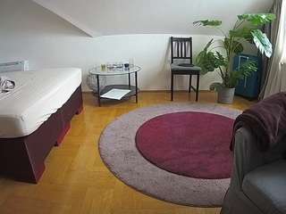 voyeurcam-julmodels-whitebed-6