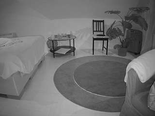 voyeurcam-julmodels-whitebed-6