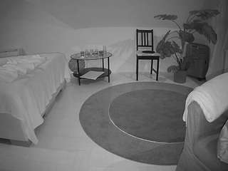 voyeurcam-julmodels-whitebed-6