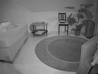 voyeurcam-julmodels-whitebed-6