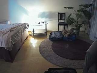 voyeurcam-julmodels-whitebed-6