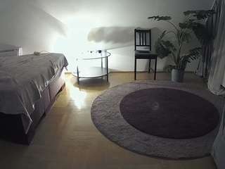 voyeurcam-julmodels-whitebed-6