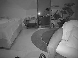 voyeurcam-julmodels-whitebed-6