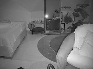 voyeurcam-julmodels-whitebed-6