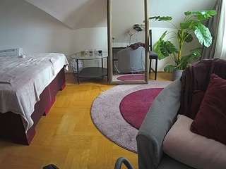 voyeurcam-julmodels-whitebed-6