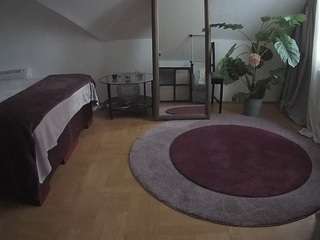 voyeurcam-julmodels-whitebed-6