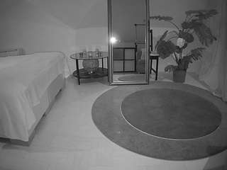 voyeurcam-julmodels-whitebed-6