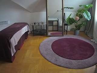 voyeurcam-julmodels-whitebed-6