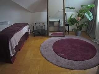 voyeurcam-julmodels-whitebed-6