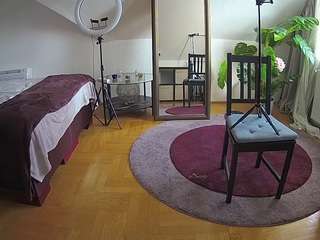 voyeurcam-julmodels-whitebed-6