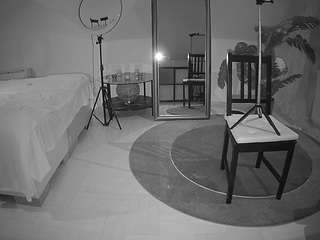 voyeurcam-julmodels-whitebed-6