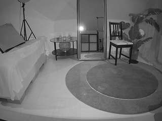 voyeurcam-julmodels-whitebed-6