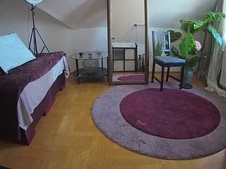 voyeurcam-julmodels-whitebed-6