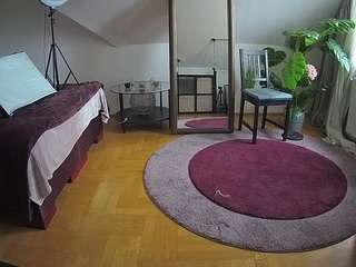 voyeurcam-julmodels-whitebed-6