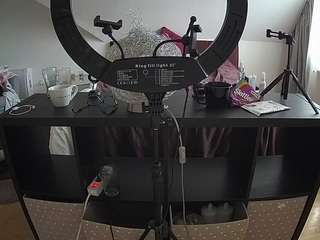 voyeurcam-julmodels-whitebed-6 webcam