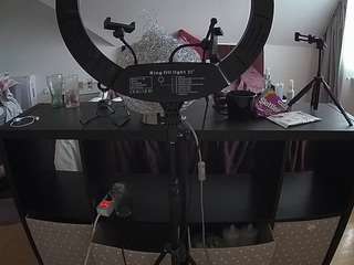 voyeurcam-julmodels-whitebed-6 webcam