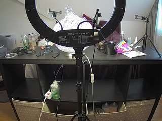 voyeurcam-julmodels-whitebed-6 webcam