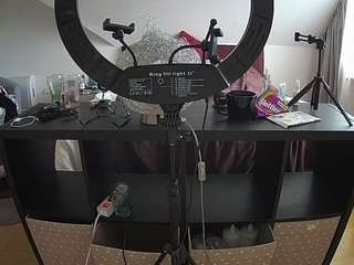 voyeurcam-julmodels-whitebed-6 webcam