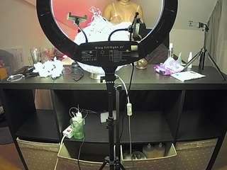 voyeurcam-julmodels-whitebed-6 webcam